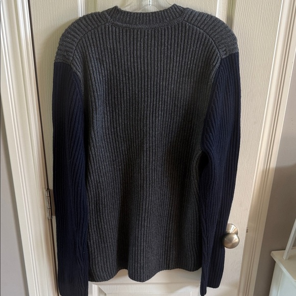 Baldwin Kansas City Gray and Blue Sweater. Size Medium - Picture 5 of 5